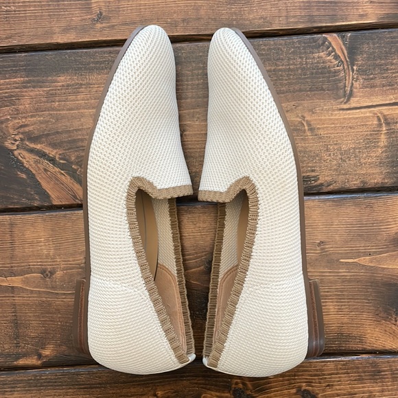 Vionic Size 8 Color: white. - Picture 4 of 5